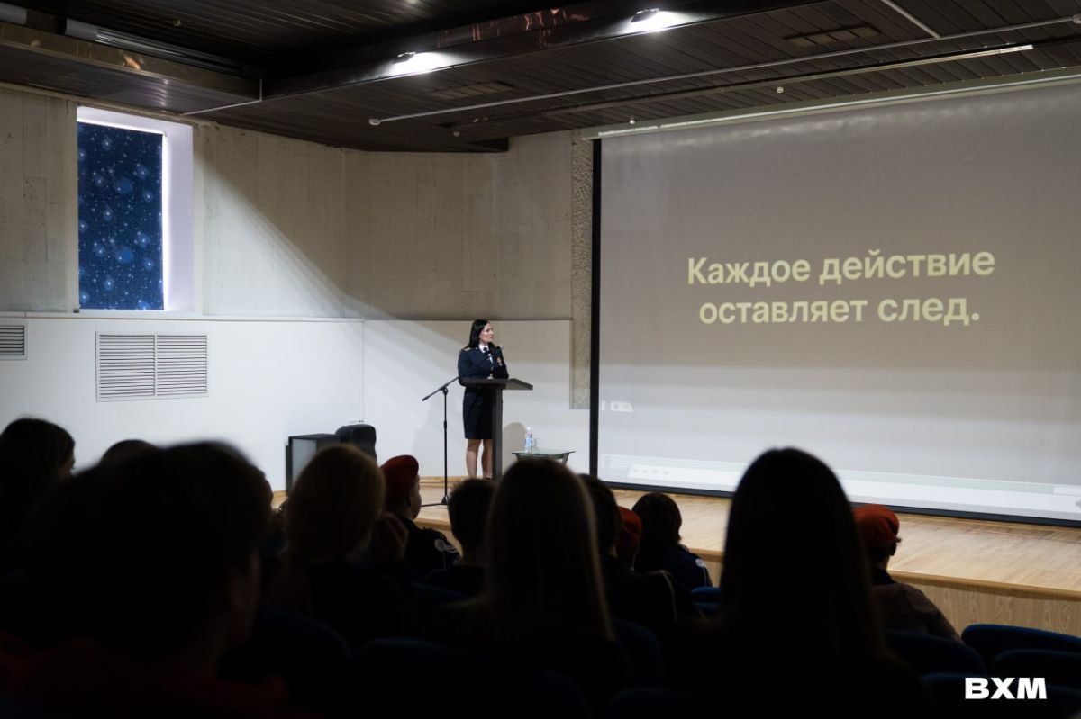 Кировские старшеклассники приняли участие во флешмобе «Не тот заработок»