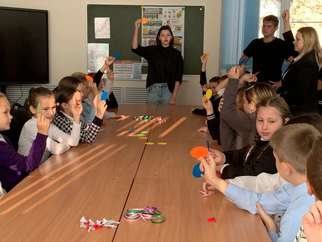 Студенты Кировского сельскохозяйственного техникума провели урок дорожной безопасности для школьников