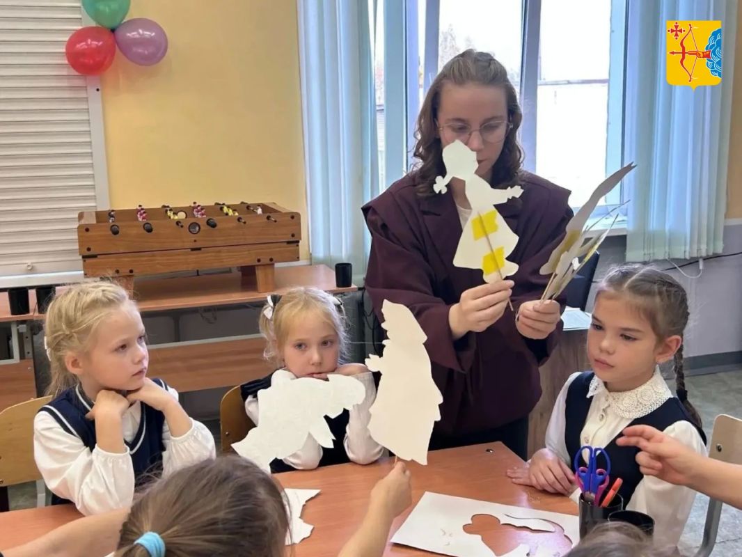 В Орлово-Вятском колледже педагогики и профессиональных технологий открылась новая студия для младших школьников — «Продленка» В Орлово-Вятском колледже педагогики и профессиональных технологий открылась новая студия для младших школьников — «Продленка»