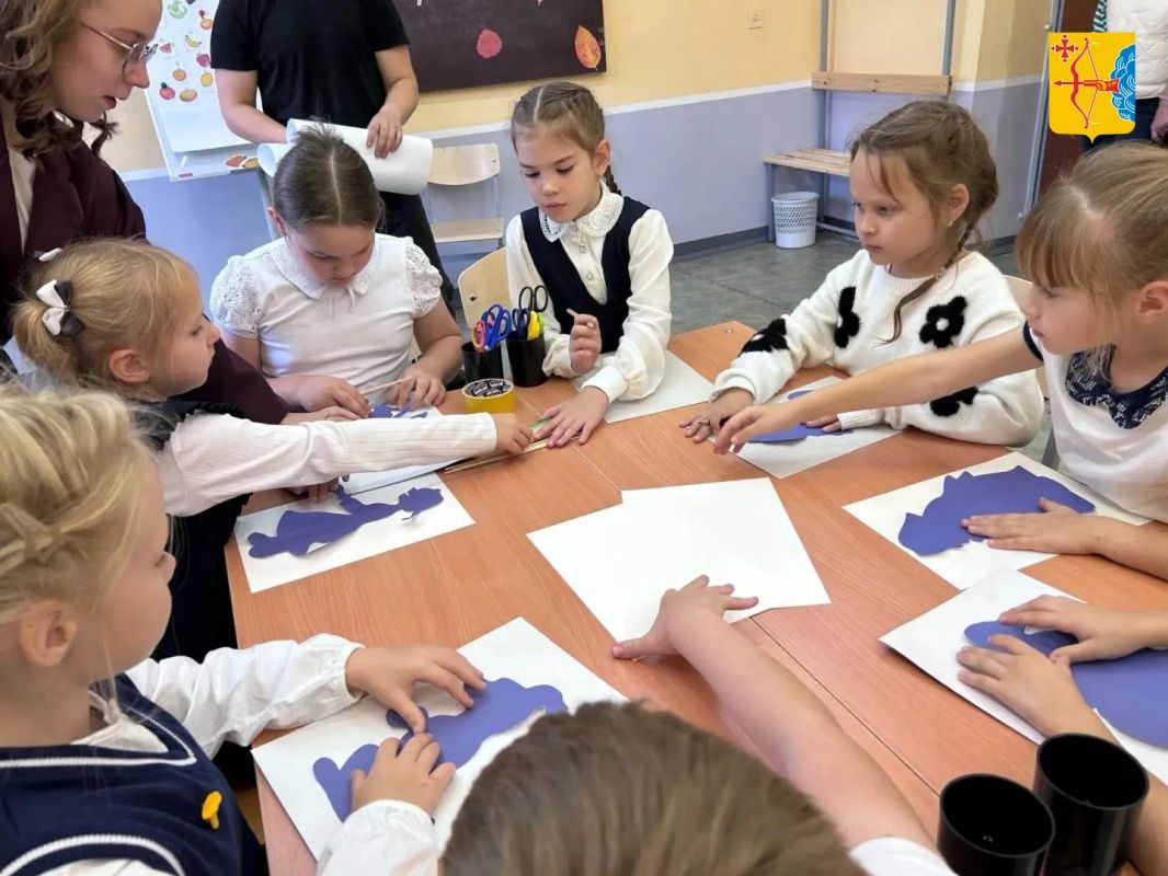В Орлово-Вятском колледже педагогики и профессиональных технологий открылась новая студия для младших школьников — «Продленка» В Орлово-Вятском колледже педагогики и профессиональных технологий открылась новая студия для младших школьников — «Продленка»