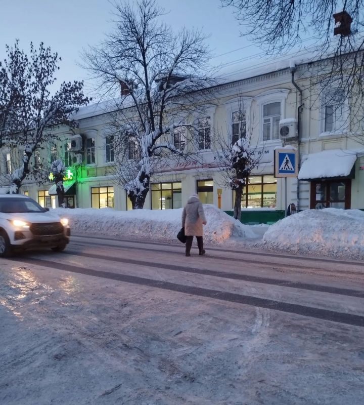 #безопасностьГраждан. Прокуратура через суд взыскала в пользу несовершеннолетнего ребенка денежную компенсацию за причиненный моральный вред в результате травмирования на пешеходном тротуаре в Котельниче