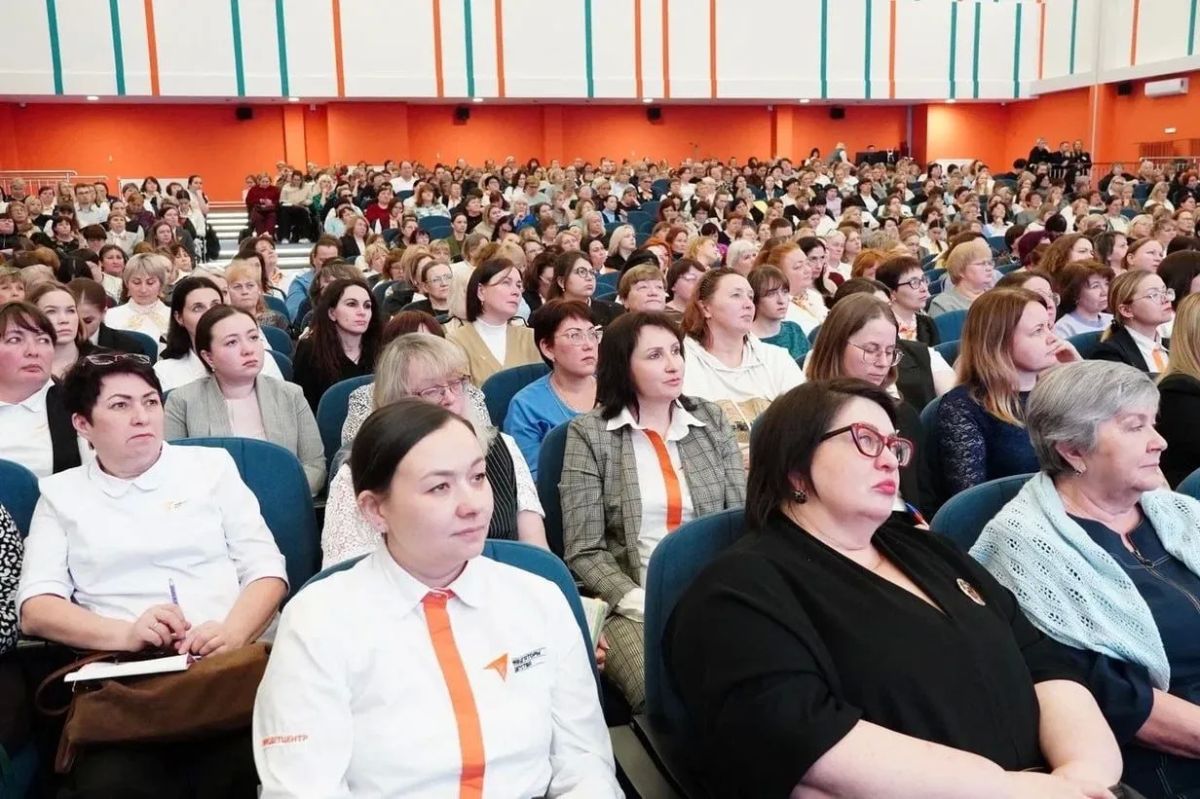 В День учителя говорим спасибо тем, чьи уроки остаются в сердце навсегда! В День учителя говорим спасибо тем, чьи уроки остаются в сердце навсегда!