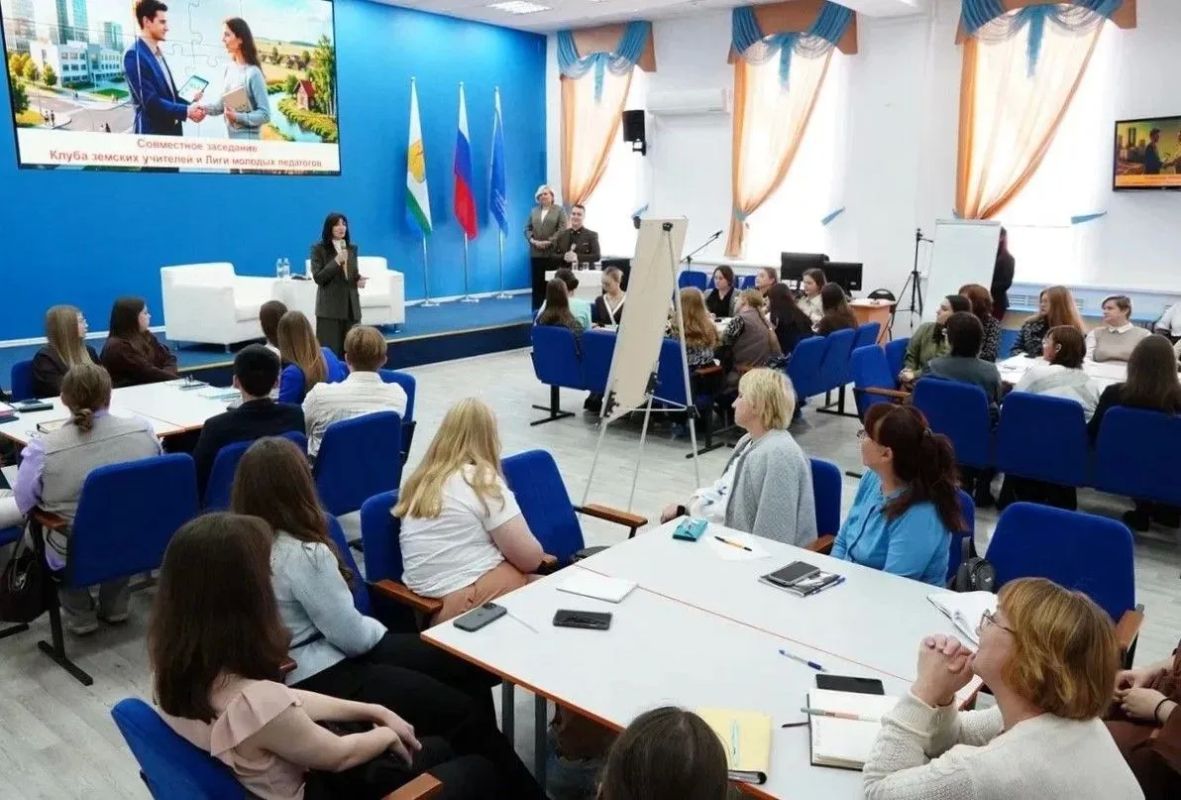 В День учителя говорим спасибо тем, чьи уроки остаются в сердце навсегда! В День учителя говорим спасибо тем, чьи уроки остаются в сердце навсегда!