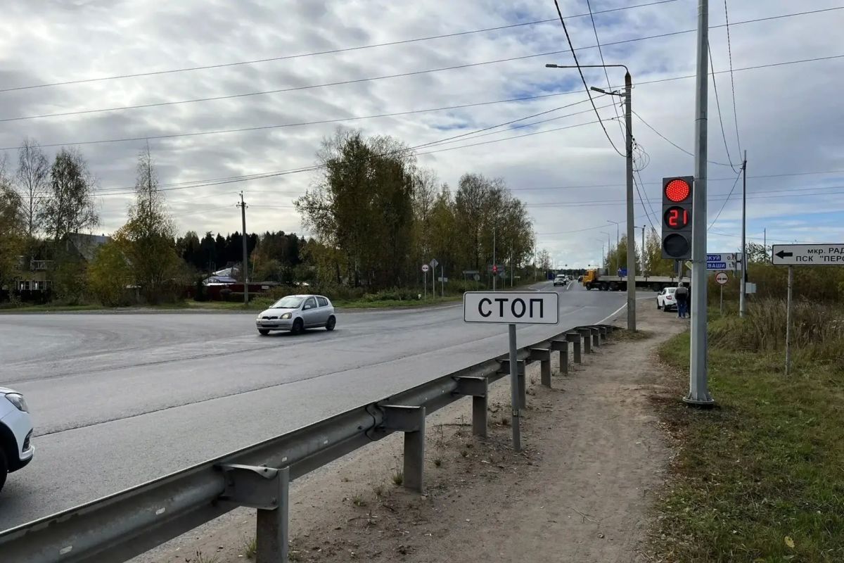 Светофор на повороте в Радужный с объездной дороги отрегулируют
