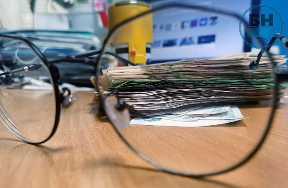 Зам управляющего банка в Кировской области обвиняют во взятке 8 млн рублей
