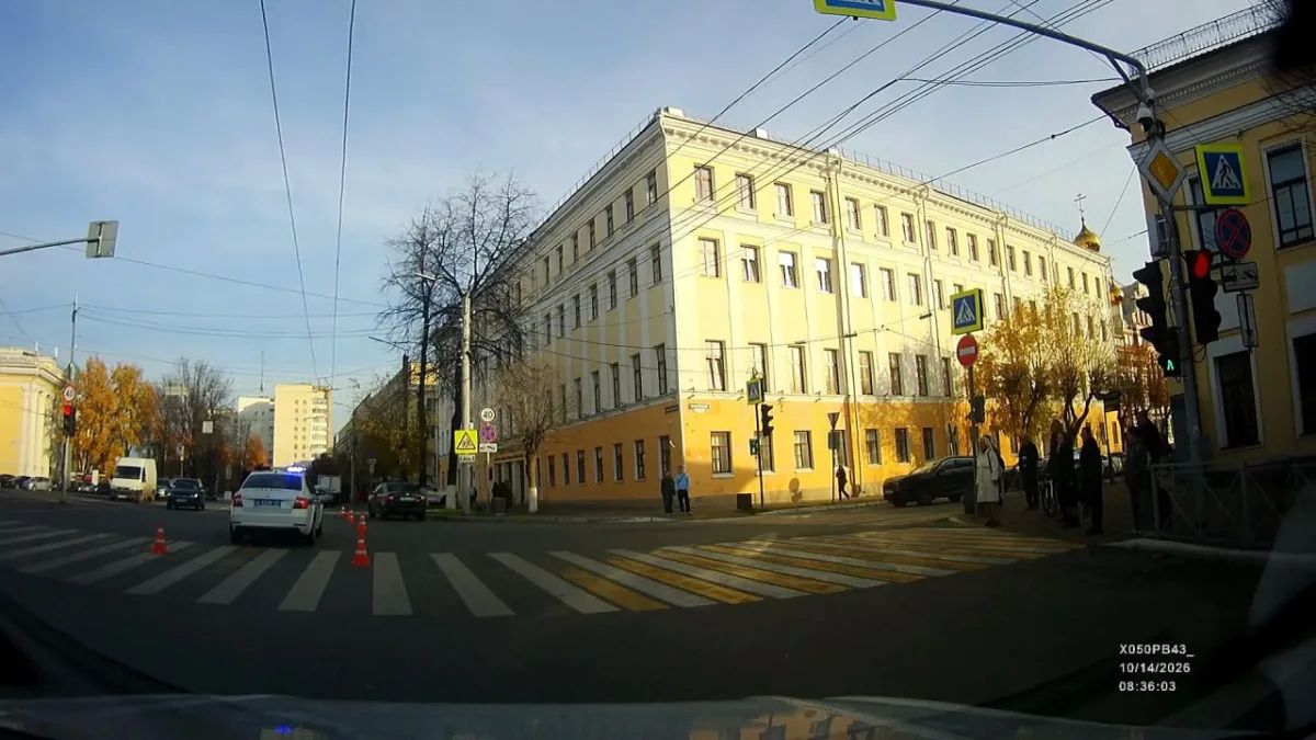 Читатели предоставили фотографии с места смертельного ДТП на улице Владимирской