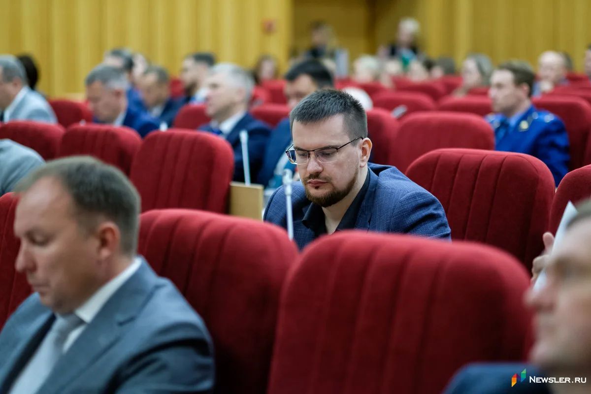 Сегодня, 15 октября, на заседании Заксобрания депутат Кирилл Писный досрочно прекратил свои полномочия