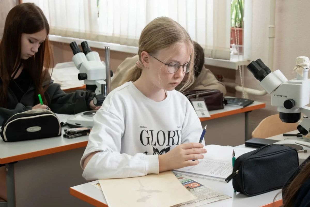 Школьники региона углубленно изучают биологию Школьники региона углубленно изучают биологию