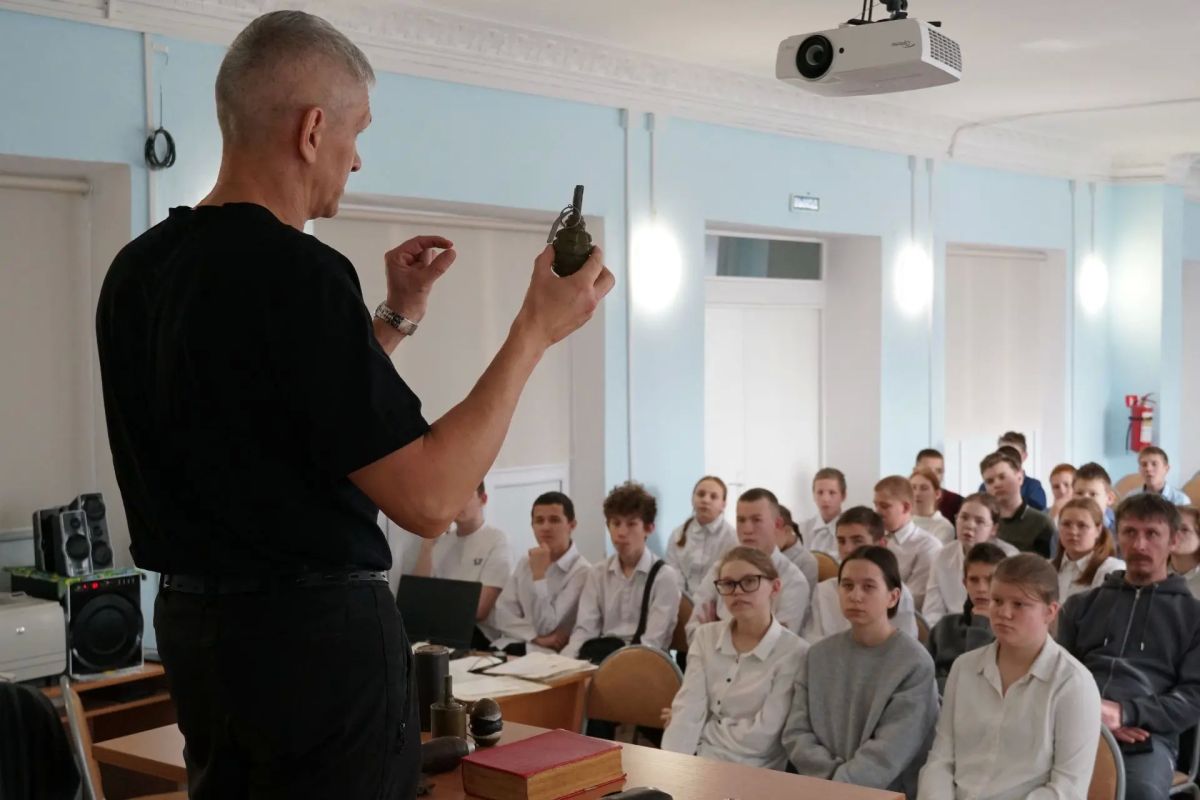 В Кирове росгвардейцы принимают участие в проекте, направленном на формирование культуры безопасности у детей В Кирове росгвардейцы принимают участие в проекте, направленном на формирование культуры безопасности у детей