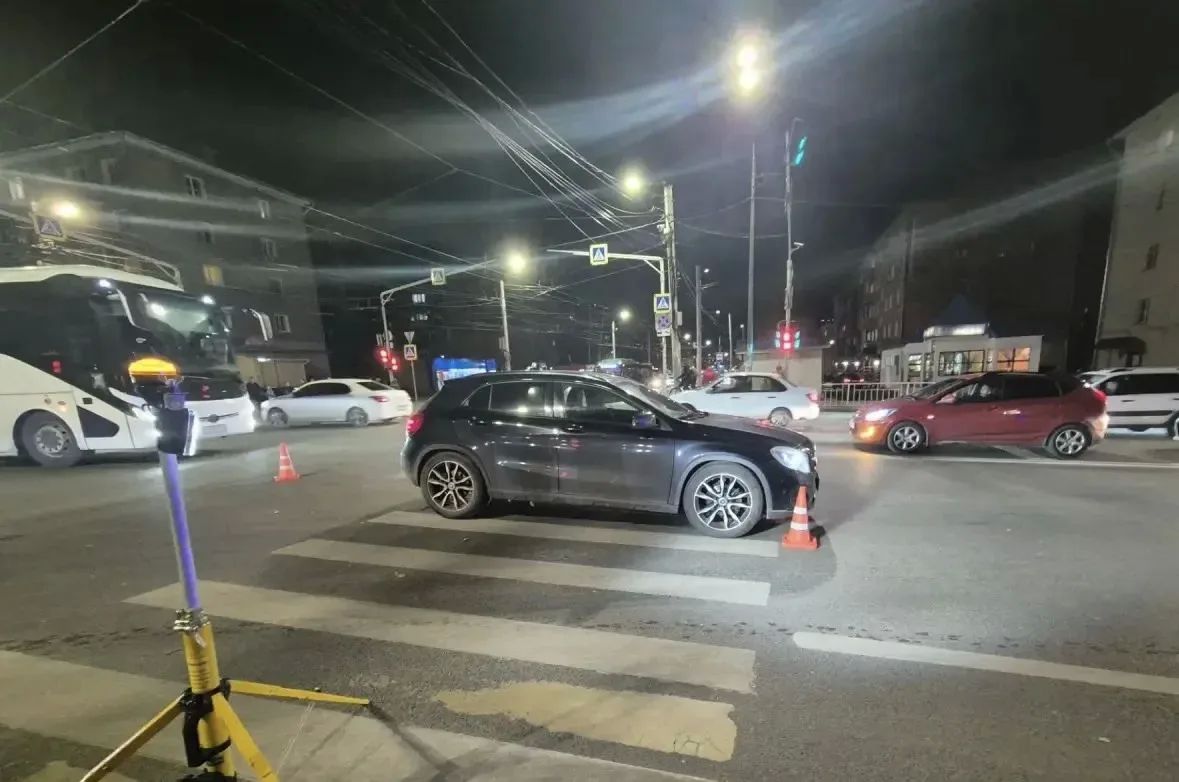 В Кирове автомобиль сбил двух детей на пешеходном переходе