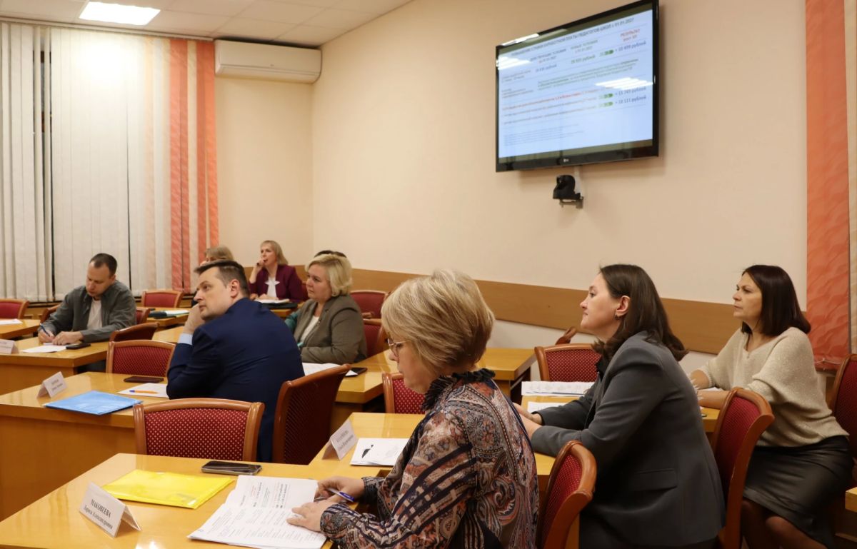 В Кировской области ведется работа по совершенствованию оплаты труда педагогических работников В Кировской области ведется работа по совершенствованию оплаты труда педагогических работников