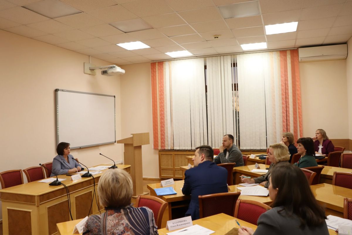 В Кировской области ведется работа по совершенствованию оплаты труда педагогических работников В Кировской области ведется работа по совершенствованию оплаты труда педагогических работников