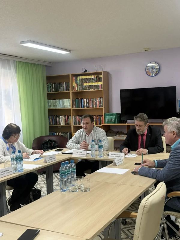 На базе Кировского дома-интерната прошло выездное заседание комиссии Общественной палаты На базе Кировского дома-интерната прошло выездное заседание комиссии Общественной палаты