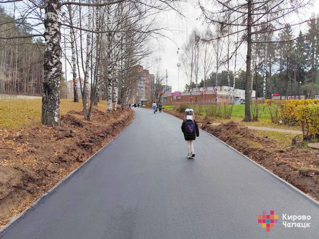 В Кирово-Чепецке уложили асфальт на четырёх тротуарах