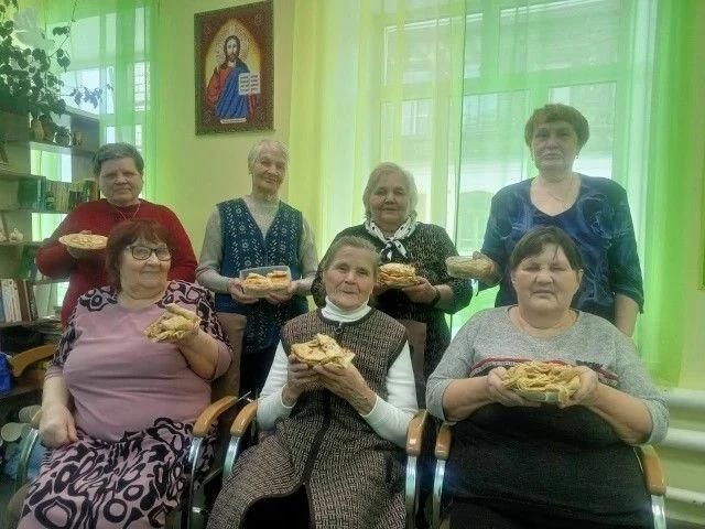 Соцучреждения Кировской области поддержали Всероссийскую акцию «Пирог на четвёртое»