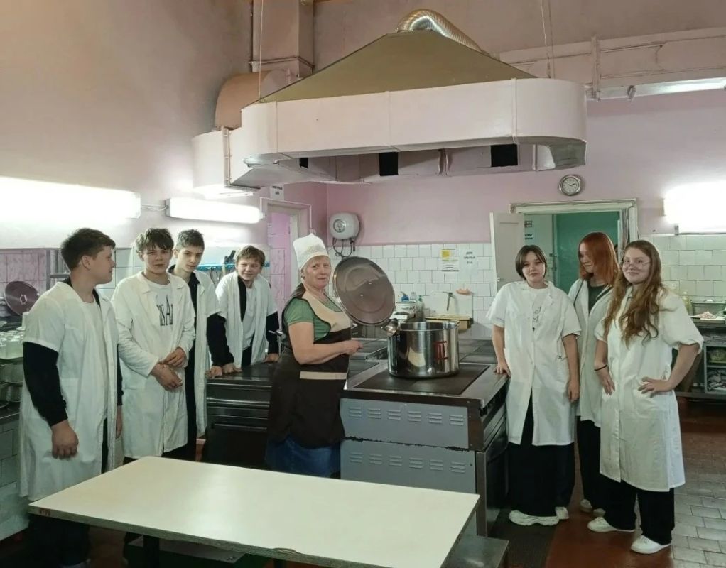 Школьники из Даровского изучили востребованные специальности и пообщались с профессионалами Школьники из Даровского изучили востребованные специальности и пообщались с профессионалами