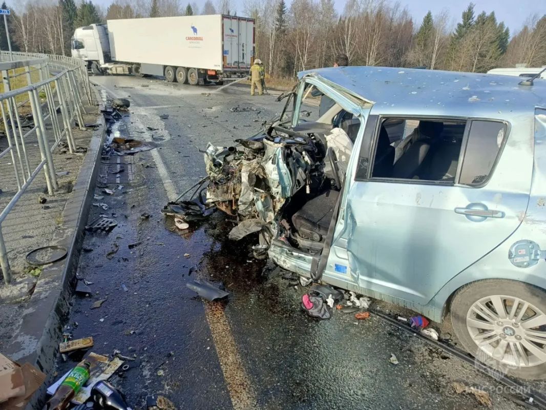 В Омутнинском районе легковой автомобиль Suzuki столкнулся лоб в лоб с грузовиком