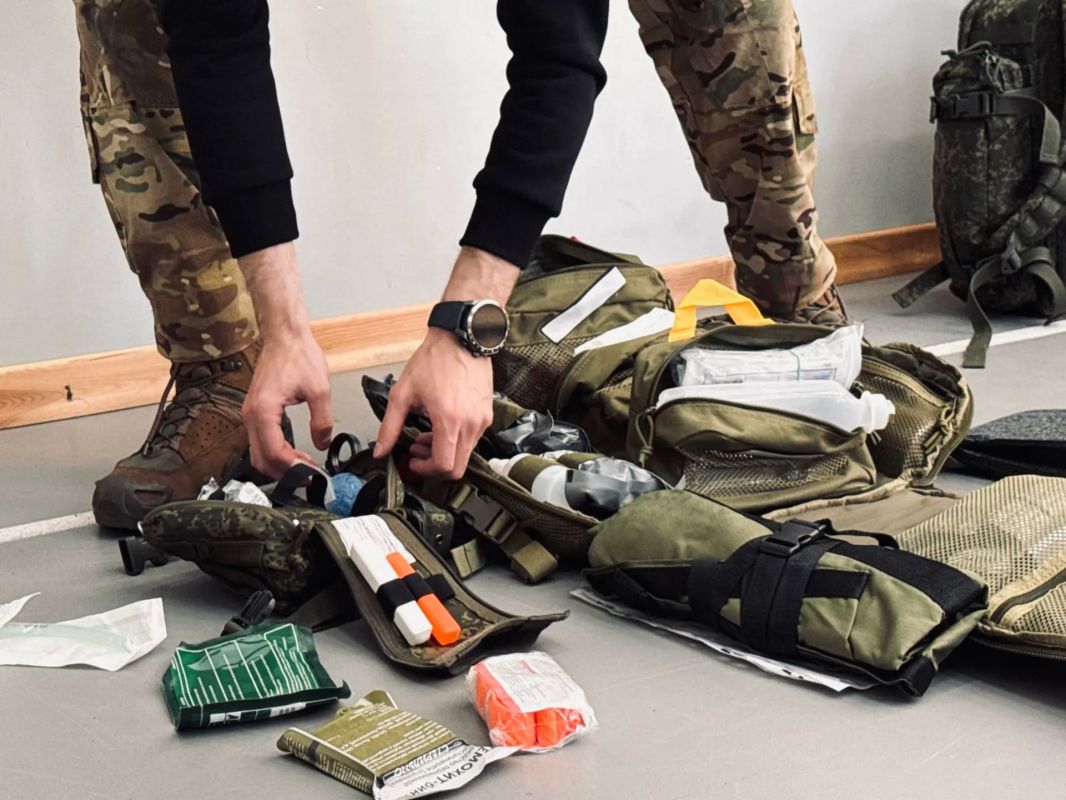 В Североморске военные следователи и эксперты-медики провели для школьников урок безопасности и тактической медицины В Североморске военные следователи и эксперты-медики провели для школьников урок безопасности и тактической медицины