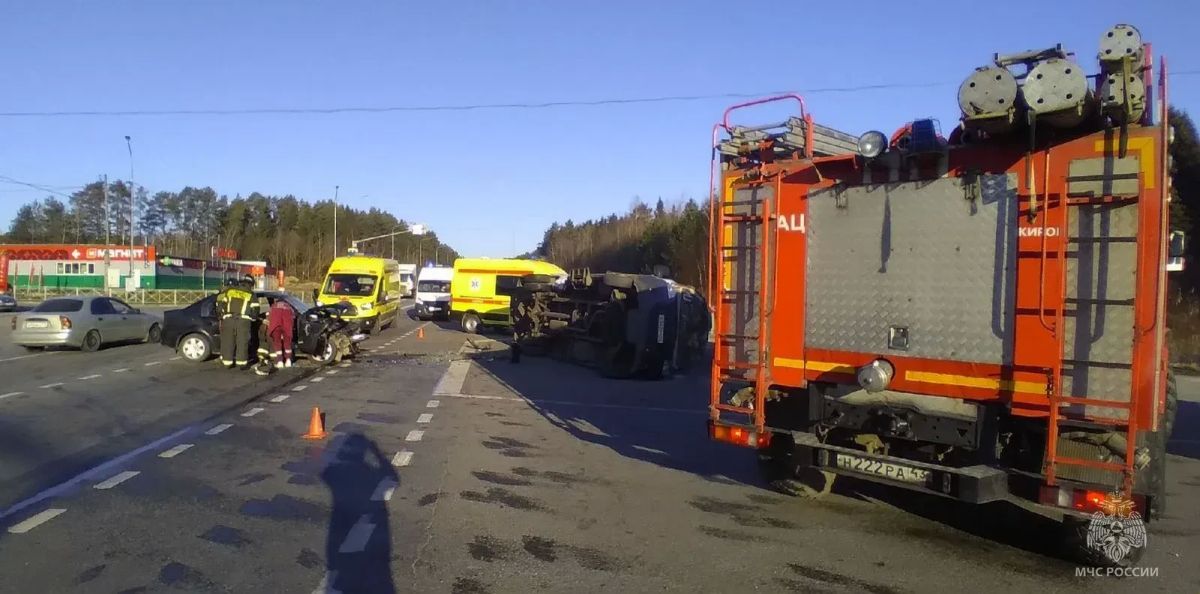 В Слободском округе на месте ДТП работают экстренные службы