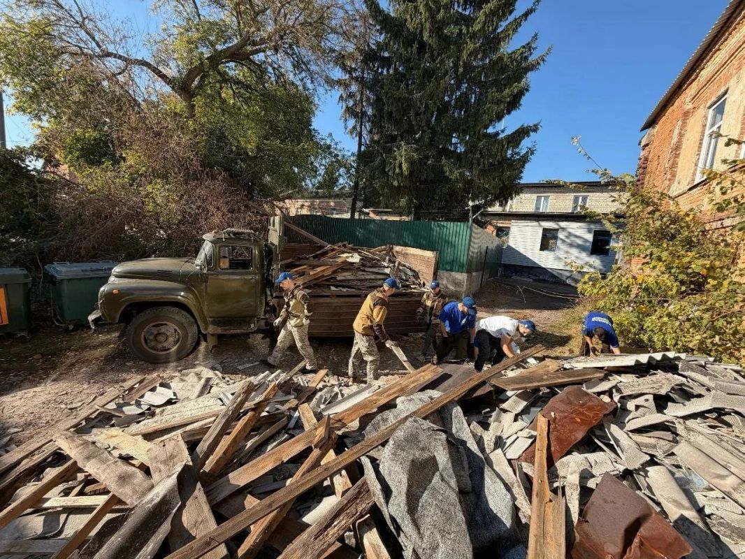 11 волонтёров из Кирова отправились в Курск — помогать жителям приграничья восстанавливать жильё