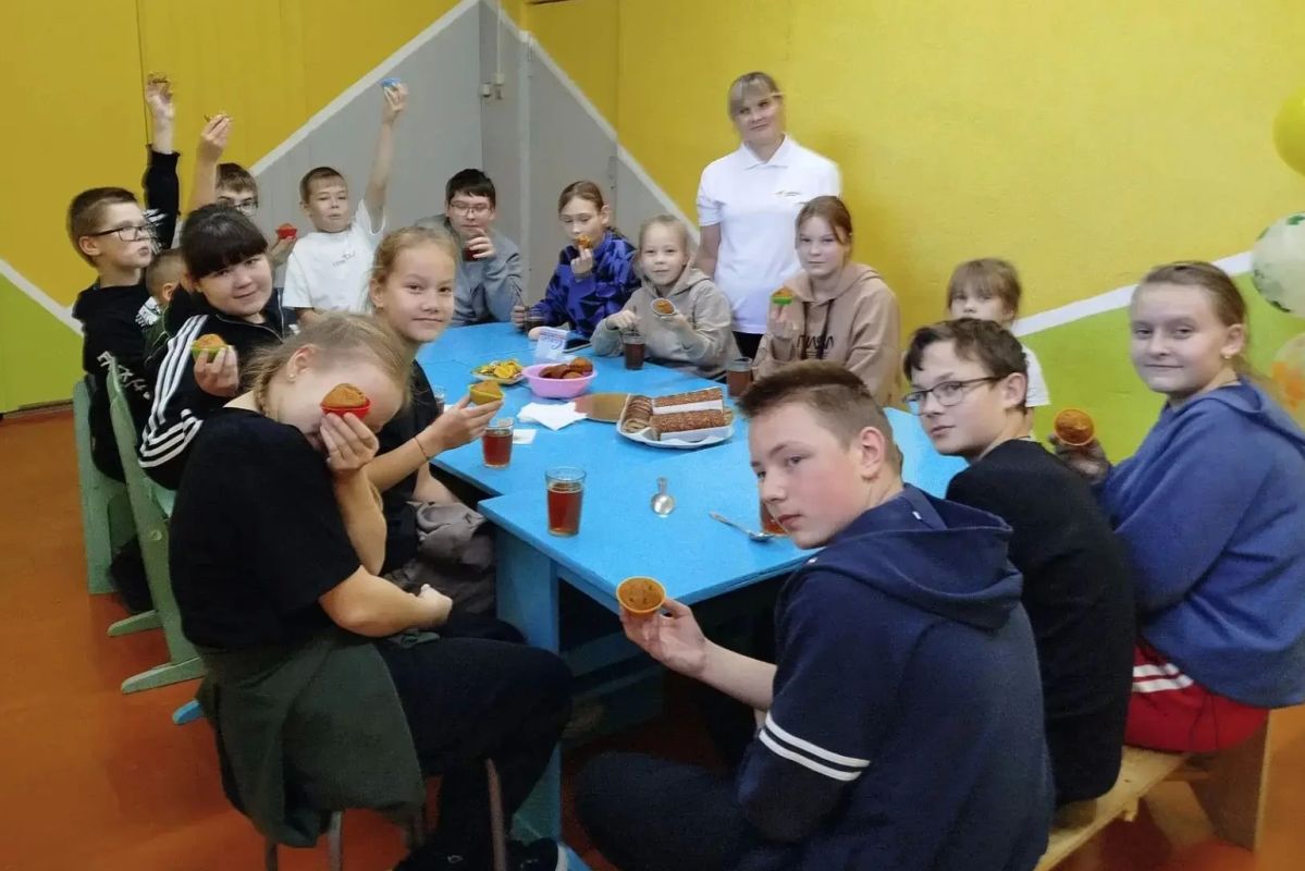 В преддверии Дня народного единства школы Кировской области участвуют во всероссийской акции #ПирогНаЧетвертое В преддверии Дня народного единства школы Кировской области участвуют во всероссийской акции #ПирогНаЧетвертое