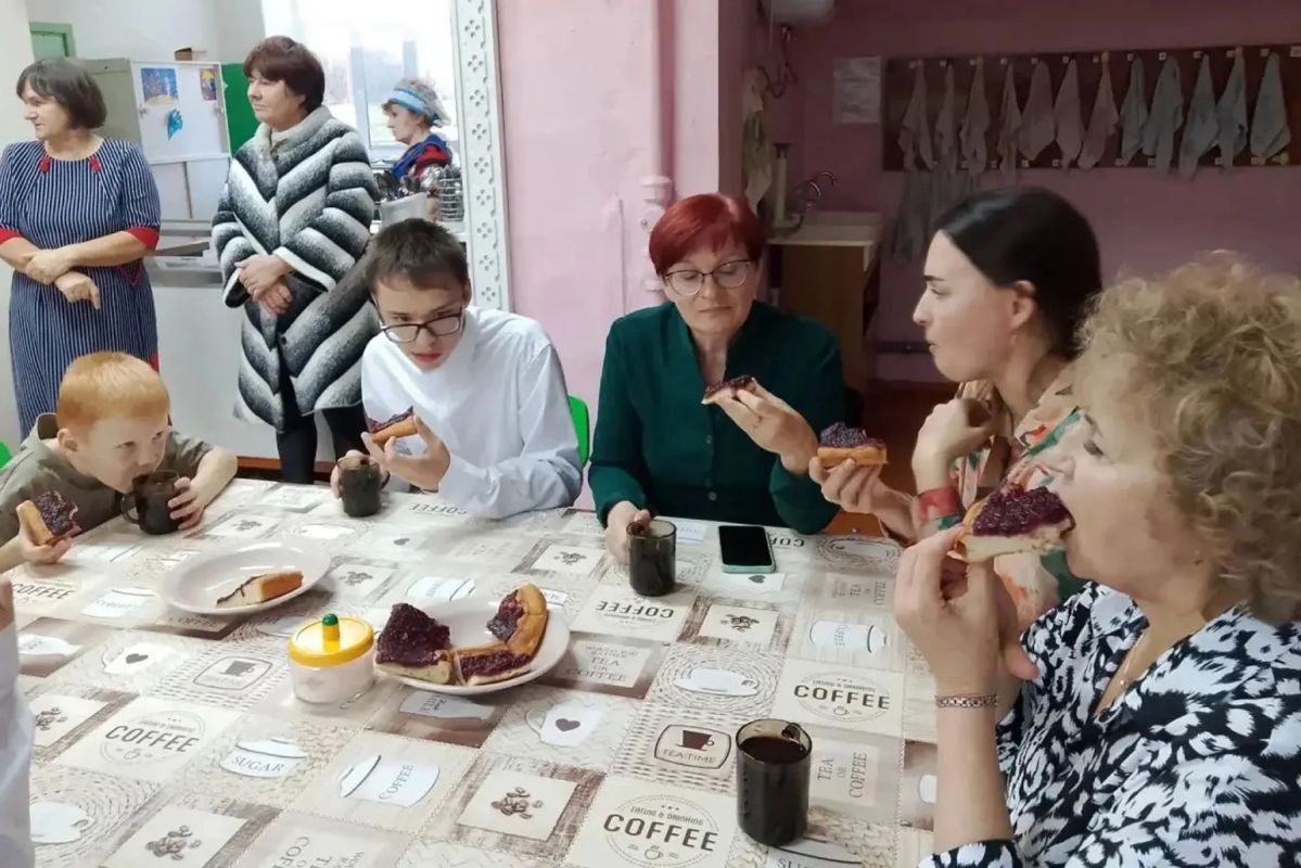 В преддверии Дня народного единства школы Кировской области участвуют во всероссийской акции #ПирогНаЧетвертое В преддверии Дня народного единства школы Кировской области участвуют во всероссийской акции #ПирогНаЧетвертое