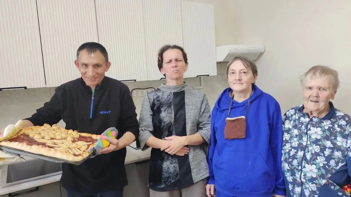 В Советском доме-интернате испекли "Бабушкин пирог"