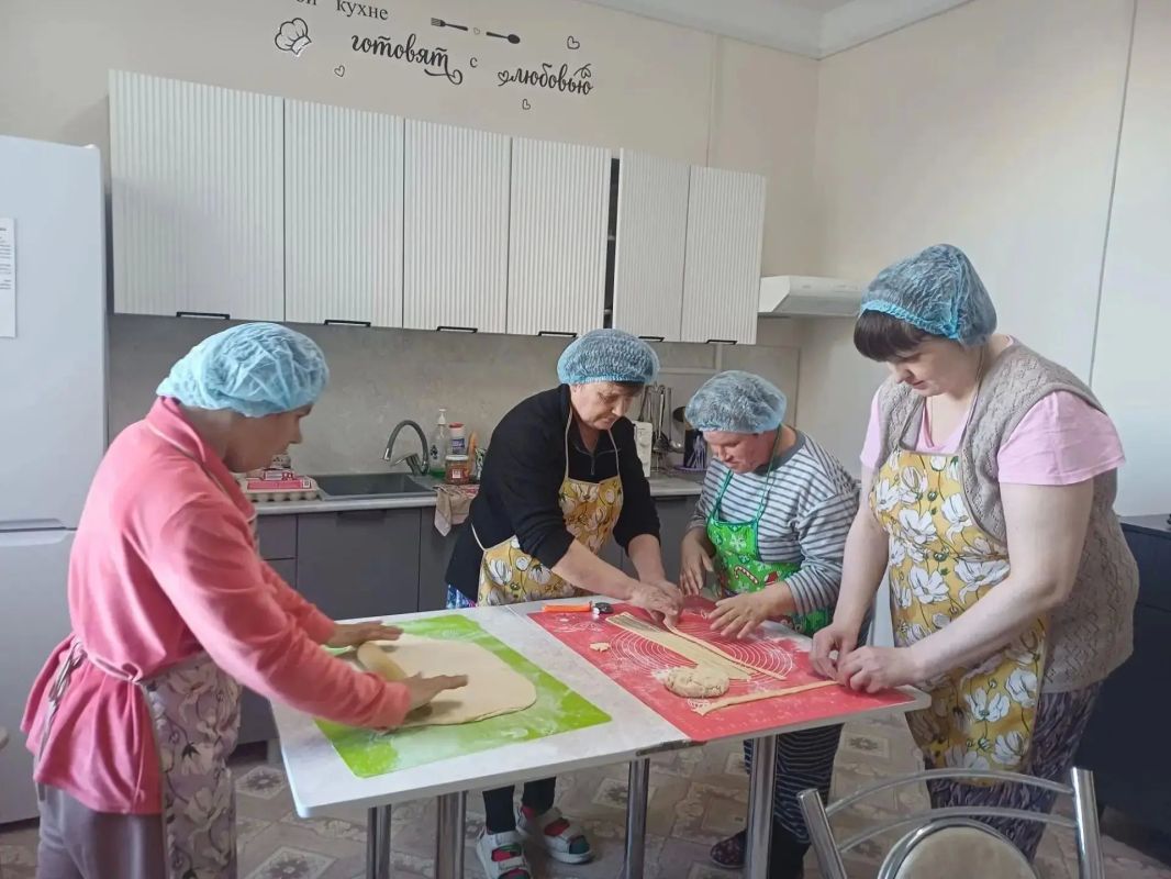 В Советском доме-интернате испекли "Бабушкин пирог" В Советском доме-интернате испекли "Бабушкин пирог"