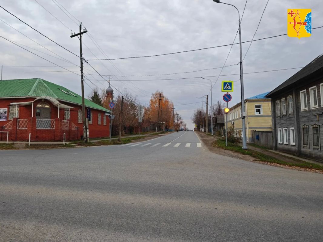 На дорогах Кировской области устанавливают знаки со светодиодной подсветкой и оборудуют «умные» пешеходные переходы в рамах нацпроекта «Инфраструктура для жизни» На дорогах Кировской области устанавливают знаки со светодиодной подсветкой и оборудуют «умные» пешеходные переходы в рамах нацпроекта «Инфраструктура для жизни»